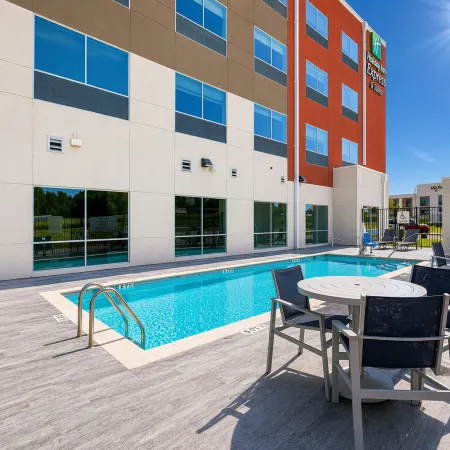 Holiday Inn Express & Suites LINDALE - TYLER by IHG
