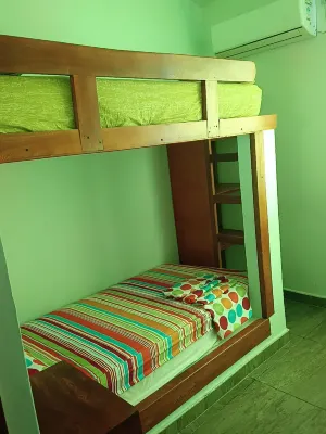 Charming 3-Bedroom Apartment in Santiago de Tolú, Colombia Отели в г. 