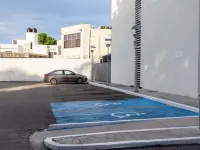 Ibis Merida - parking