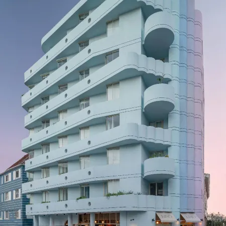 The Tropicana Hotel Отели рядом с достопримечательностью «Бантри-Бэй»