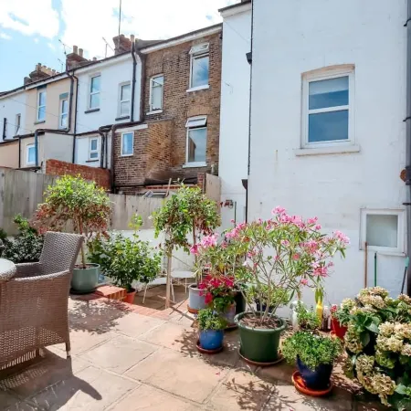 Perfect Booking Near Ramsgate Station And Beach