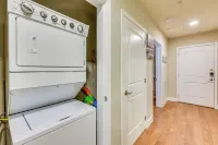 Miramar Beach Condo w/ Pool - Walk to Beach! - balcón