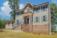 On 4+ Acres! Modern Home w/ Lake Access in Orange - 3 estrellas