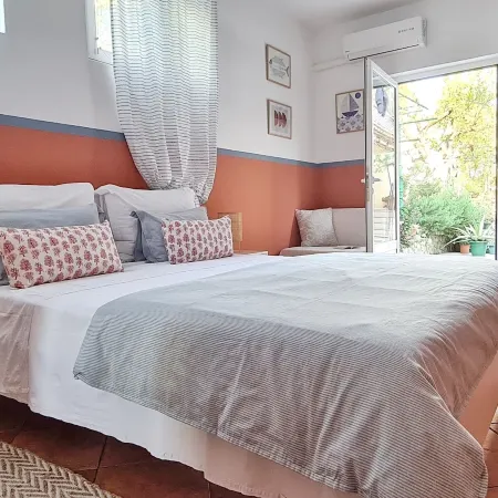 Studio Apartments Roza - A Charming Oasis in the Centre of Makarska
