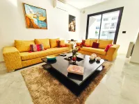 Arty & Cozy Modern Apartment  Near Lake & Airport - 3-Star