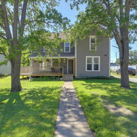 Charming Home Walkable to Downtown Lee's Summit