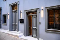 STF Luxury Suites - 2-Star