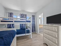 Crystal Coast Paradise: Oceanfront Home with Stunning Views, West, Emerald Isle! - Balkoner