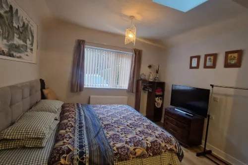 Studio-LickeyHills-NearAttractions-Garden-1 Pet Ok - Holiday Apartments