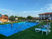 Paradiso Resort - Pools