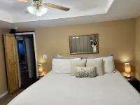 Lottie Mae’s Place has a warm cozy homely vibe. 2 minutes from town - 2-نجوم
