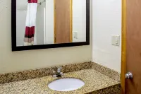 Red Roof Inn & Suites Middletown - Franklin - Bãi đậu xe