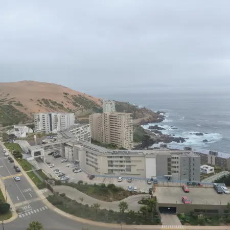 Modern 4BR Apartment with Ocean View