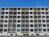 Howard Johnson by Wyndham Oceanfront Daytona Beach Hotels near Sun Splash Park