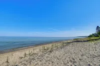 On-site Trails & Private Beach! Lake Huron Retreat - 3 étoiles