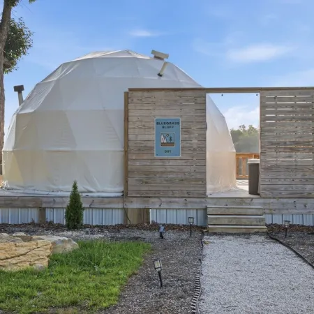 Hot Tub Dome with Epic Ridge Views -Bluegrass Bluff