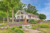 Unplug & Unwind! Romulus Family Gem w/ Swim Pond - Homestays