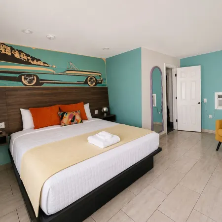 The Blu - Room 02 - Del Rio Drive