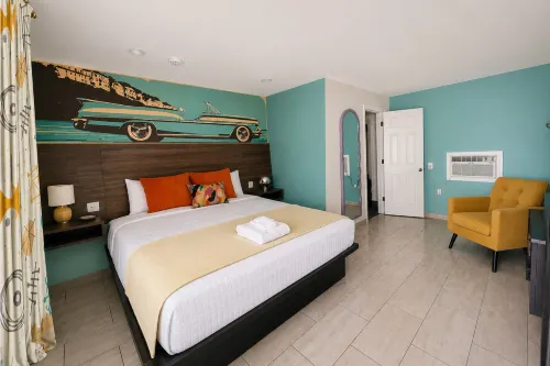 The Blu - Room 02 - Del Rio Drive - 4-Star