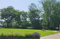 Yurt Sleeps 5 - Dogs Welcome - Bbq - 2-Star