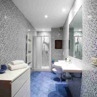 Elegant 2BR Apartment Rooms