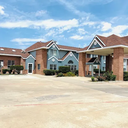 Longhorn Inn & Suites