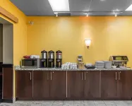 Quality Inn & Suites Bay Front - breakfast