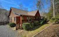 Vintage Luxury Creekside Cabin ~ King Bed, Hot Tub, Fire Pit & Game Room, Dog Ok - 부티크