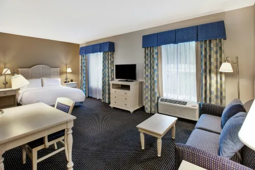 Hampton Inn & Suites Cape Cod-West Yarmouth - Beach