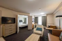 Sandman Hotel & Suites Winnipeg Airport - Kitchens