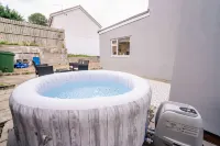Beautiful 3 Bed Cottage - Hot Tub & Free Parking - Jacuzzi