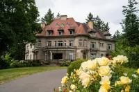 Park Lane Suites & Inn - parcheggio