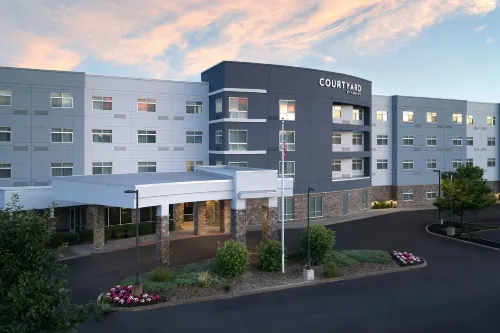 Courtyard Schenectady at Mohawk Harbor - Bãi đậu xe