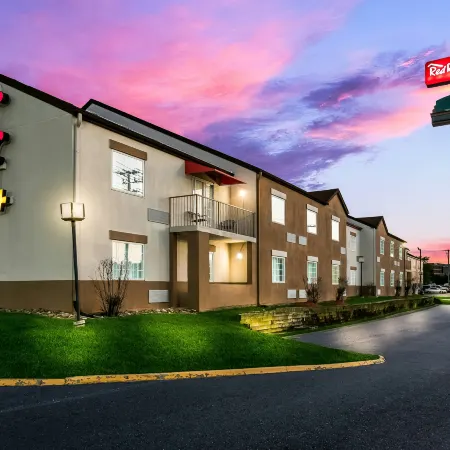 Red Roof Plus+ & Suites Knoxville West - Cedar Bluff