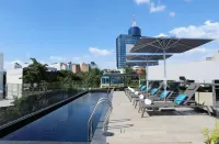 Alia Inn Boutique WTC - Rooftop Pools