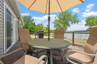 Fish & Relax Fireside: Mink Lake Retreat! - Homestays
