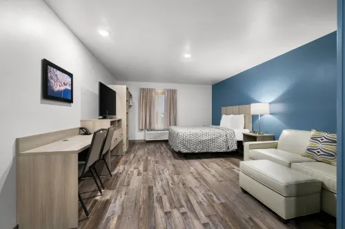 WoodSpring Suites Dearborn Detroit - Gym