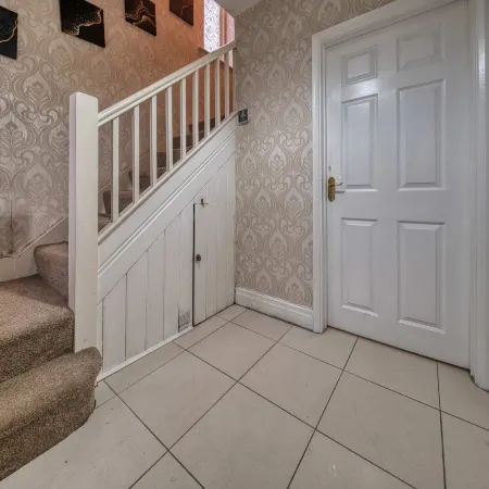 Large 3BR House Sleeps 7 Near City Centre