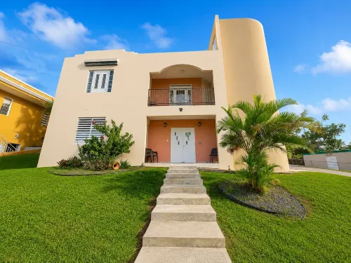 Colinas del Atlantico Vacational House 2nd Floor - Homestays