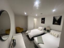 Central Cardiff Sleeps 6  Free Parking