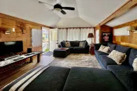Catalina Island Cottage - Walk to Main St and Beach! - Parkplatz