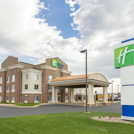 Holiday Inn Express & Suites Minot by IHG