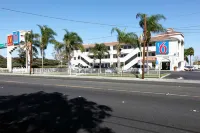 Motel 6 Bellflower, CA - Los Angeles Hotels in Paramount