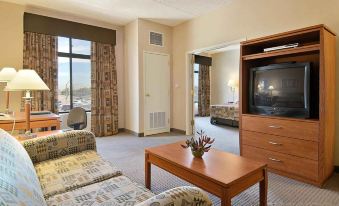 Holiday Inn & Suites Goodyear - West Phoenix Area