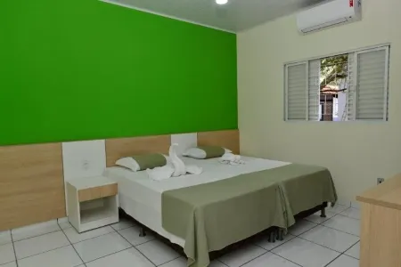 Pousada Rio Claro Отели в г. Pocone