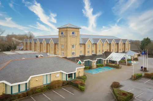 DoubleTree by Hilton London Elstree - parking