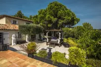 Villa with Spa, Pool and View of St Tropez's Gulf - Boutique
