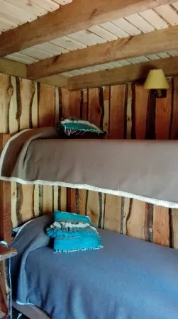 Wonderful Rustic Cabin, with Native Trees, with Rio Trancura, Equipped Отели рядом с достопримечательностью «Camping Montaña Linda»