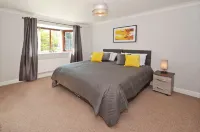 Ideal for Alton Towers, Staffordshire and the Peak District