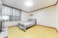 Yeongam Choweoneui Jip Hotels in Yeongam-gun